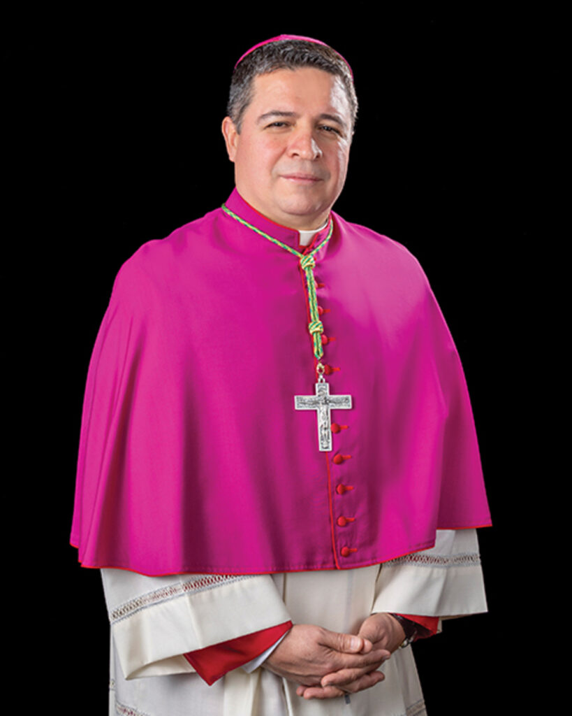 Evelio, el inmigrante ilegal salvadoreño que ahora es obispo auxiliar de Washington